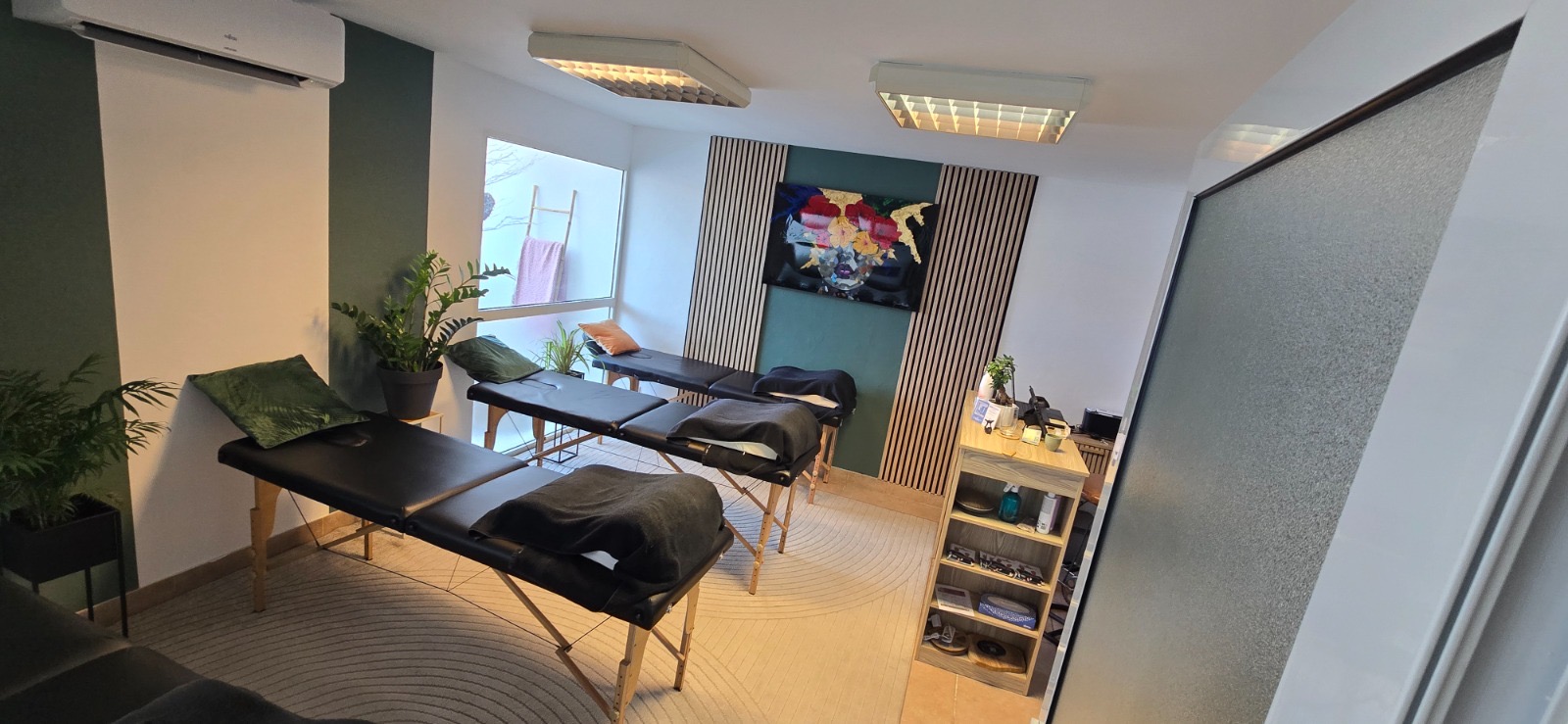 Tables de séance du studio EmsBeauty Apt